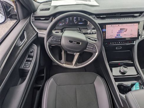 New 2026 Jeep Grand Cherokee Altitude RWD image 18