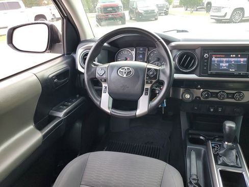 Used 2019 Toyota Tacoma TRD Sport image 12