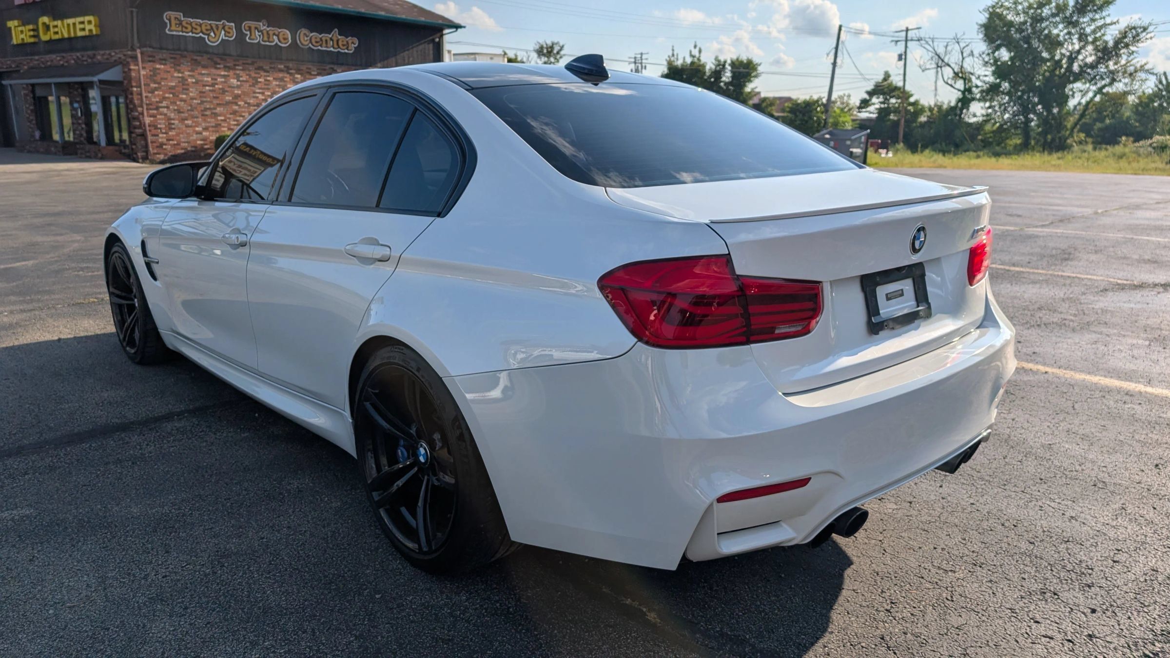 Used 2017 BMW M3 RWD image 3