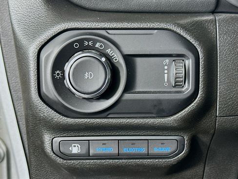 Used 2023 Jeep Wrangler Unlimited Sahara w/ Cold Weather Group AWD/4WD image 17