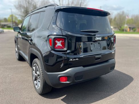 Used 2018 Jeep Renegade Latitude w/ Cold Weather Group AWD/4WD image 12