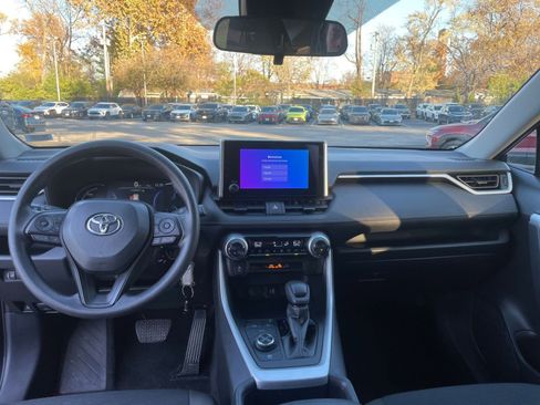 Used 2025 Toyota RAV4 LE image 31