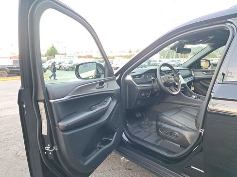 New 2025 Jeep Grand Cherokee L Limited w/ Luxury Tech Group II image 10