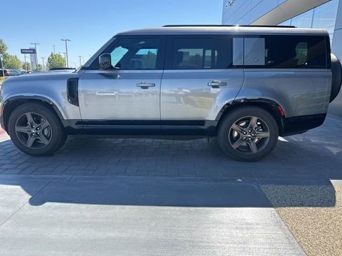 Used 2024 Land Rover Defender 130 X-Dynamic SE AWD/4WD image 8