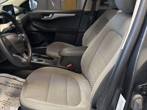 Used 2020 Ford Escape SE image 8