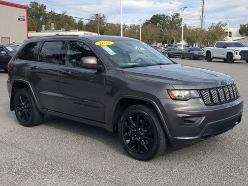 Used 2021 Jeep Grand Cherokee Laredo X image 11