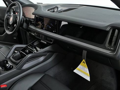New 2026 Porsche Cayenne S image 23