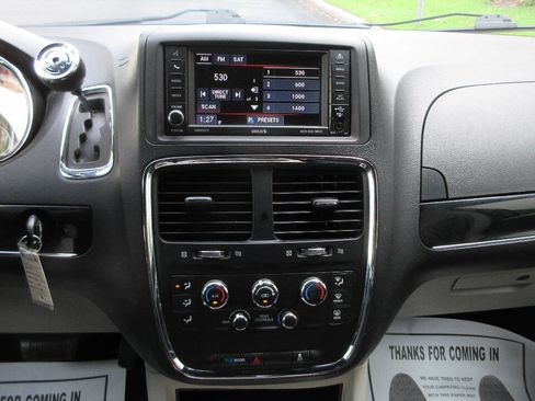 Used 2017 Dodge Grand Caravan SXT FWD image 35