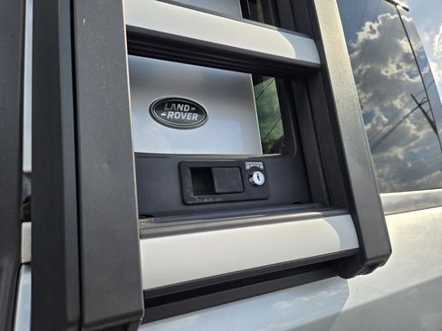 Used 2020 Land Rover Defender 110 HSE image 14