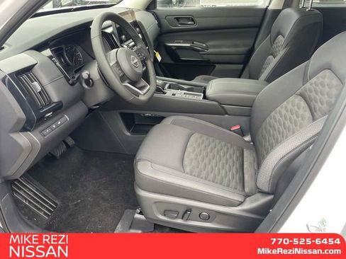 New 2025 Nissan Pathfinder SV image 10