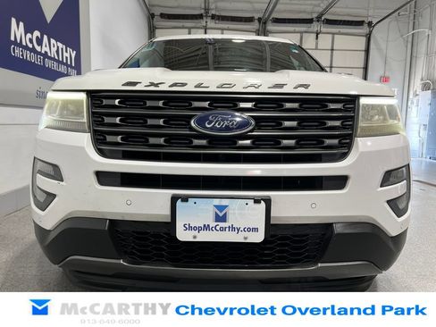 Used 2017 Ford Explorer XLT w/ Equipment Group 202A FWD image 10
