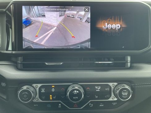 Used 2024 Jeep Wrangler Unlimited Sahara w/ Safety Group image 20