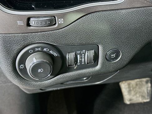 Certified 2021 Jeep Cherokee Limited image 17