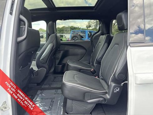 New 2026 Chrysler Pacifica Limited w/ S Appearance Package image 6