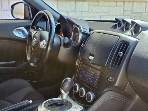 Used 2015 Nissan 370Z Coupe RWD image 13