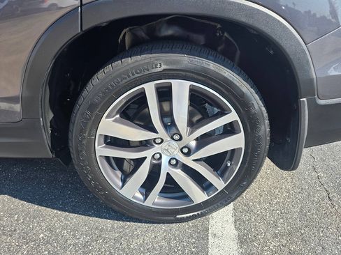 Used 2017 Honda Pilot Touring image 9
