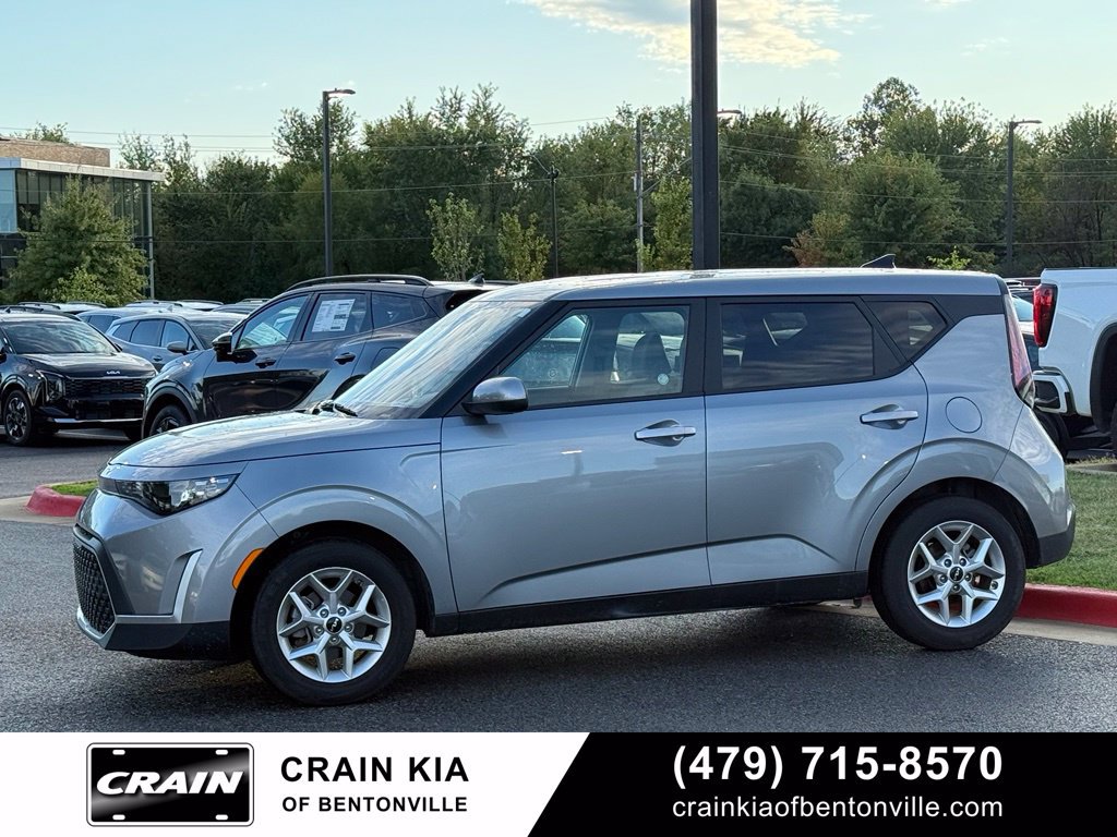 Used 2025 Kia Soul LX w/ LX Technology Package FWD image 4