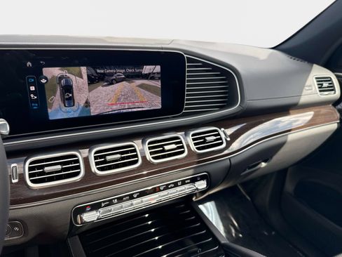 Used 2025 Mercedes-Benz GLS 450 4MATIC image 27
