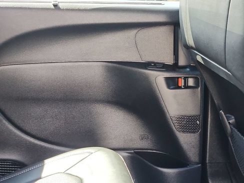 Used 2025 Chrysler Voyager LX FWD image 31