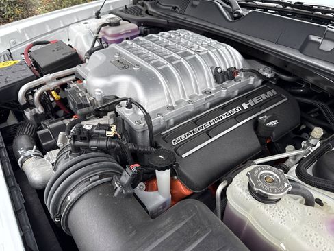 Used 2015 Dodge Challenger SRT Hellcat image 22