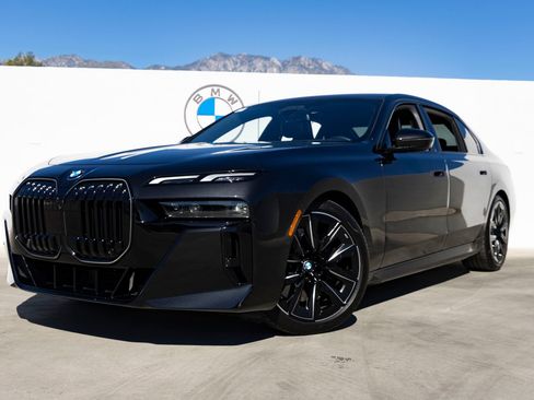 Used 2025 BMW 740i RWD image 8