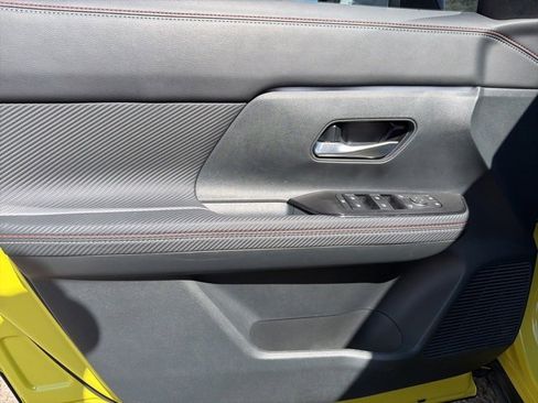 Certified 2025 Nissan Kicks SR image 7