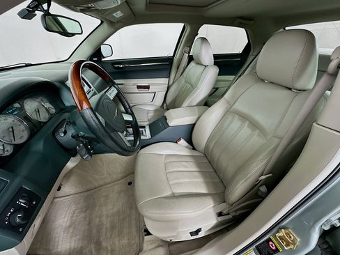 Used 2005 Chrysler 300 C w/ Navigation & Sound Group II RWD image 13