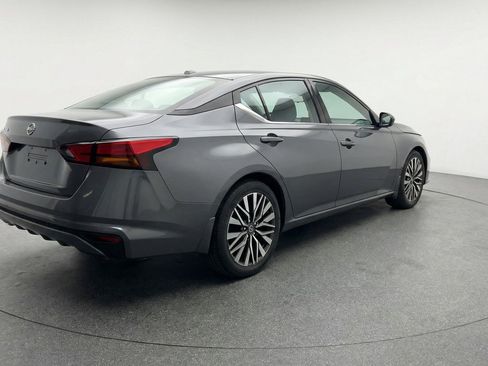 Used 2025 Nissan Altima 2.5 SV FWD image 9