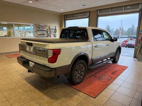Used 2019 Nissan Titan Platinum Reserve image 3
