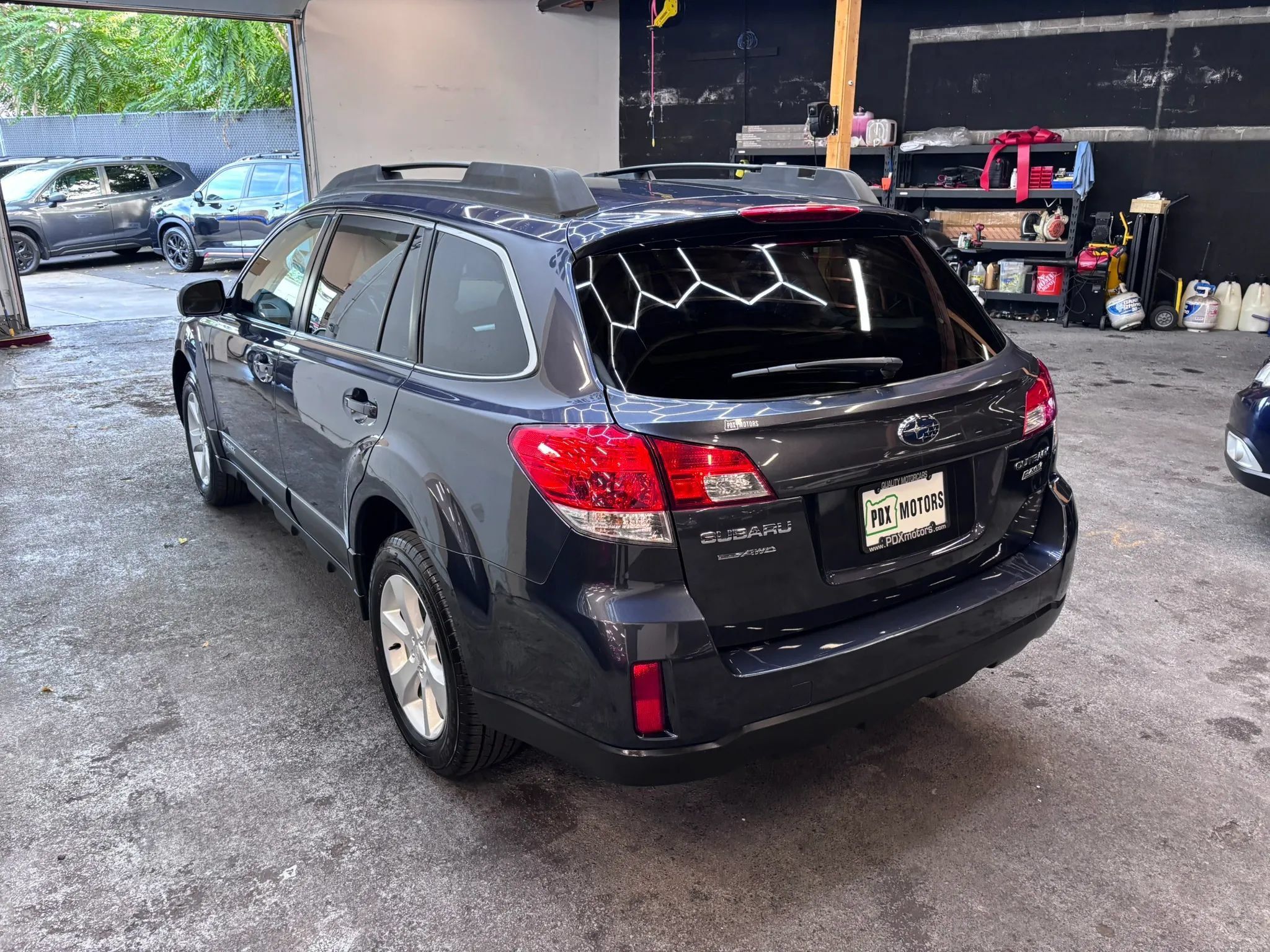 Used 2013 Subaru Outback 2.5i Premium w/ All-Weather Pkg AWD/4WD image 4