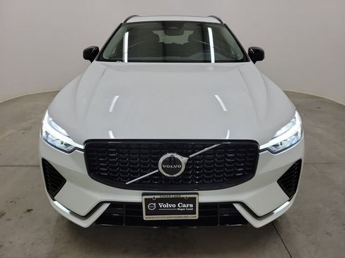 Used 2025 Volvo XC60 B5 Core image 2