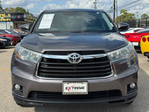 Used 2015 Toyota Highlander LE image 2