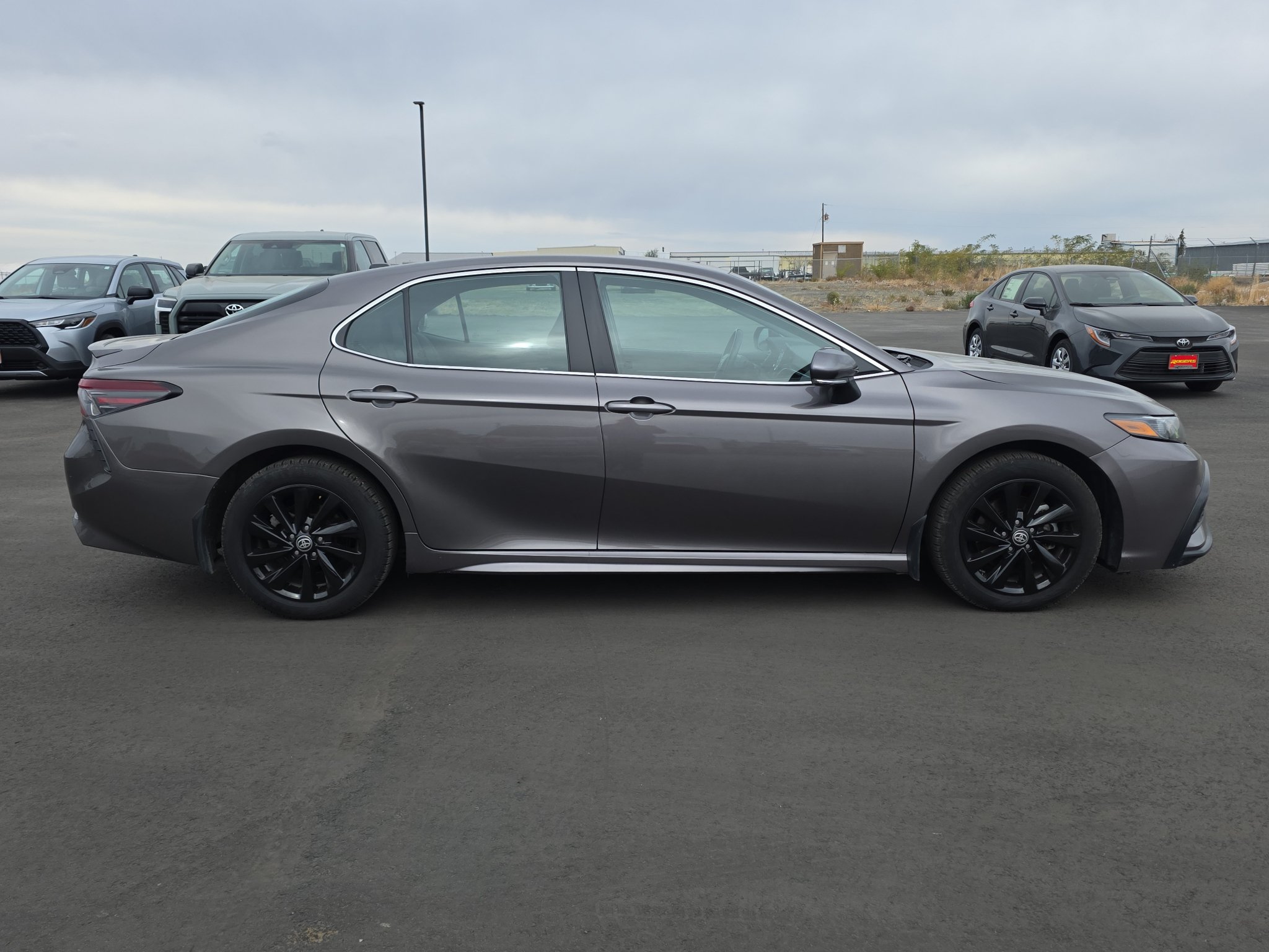 Used 2024 Toyota Camry SE FWD image 9