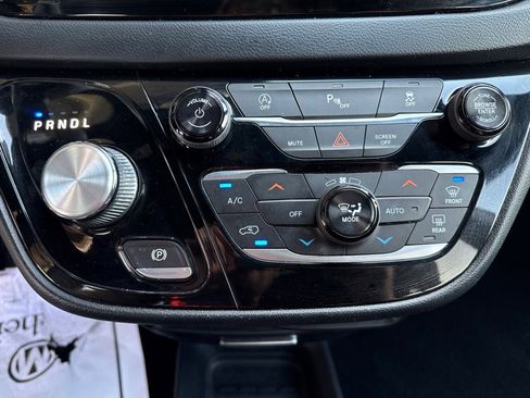 Used 2018 Chrysler Pacifica Touring Plus w/ S Appearance Package image 11