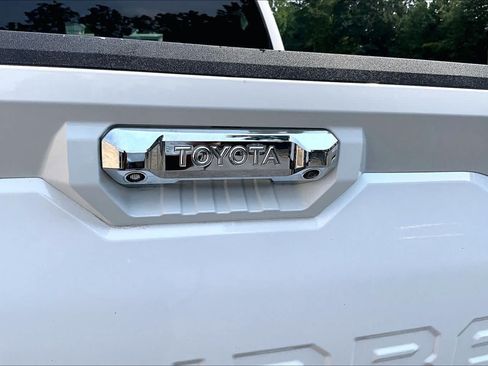 Used 2026 Toyota Tundra Limited AWD/4WD image 31