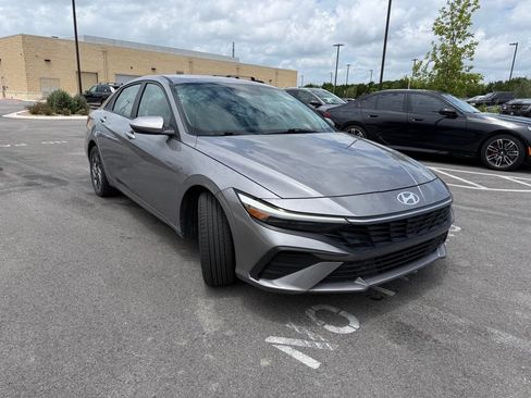 Certified 2024 Hyundai Elantra SEL FWD image 3