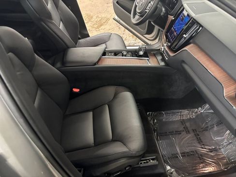 Certified 2023 Volvo XC60 B5 Plus w/ Protection Package Premier AWD/4WD image 19