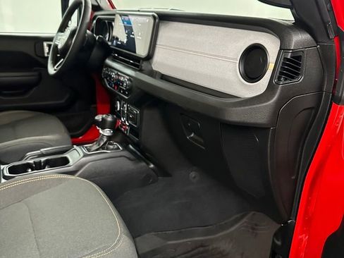 Used 2024 Jeep Wrangler Unlimited AWD/4WD image 35