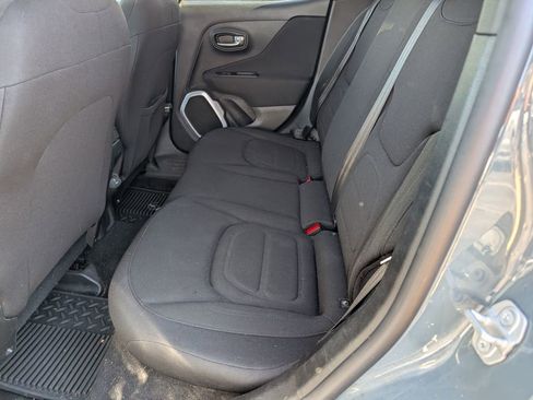 Used 2018 Jeep Renegade Latitude image 6