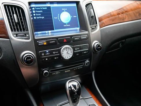 Used 2013 Hyundai Equus Signature RWD image 30