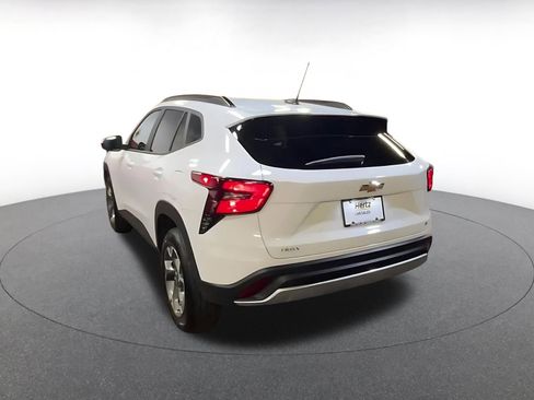 Used 2025 Chevrolet Trax LT w/ LT Convenience Package image 11