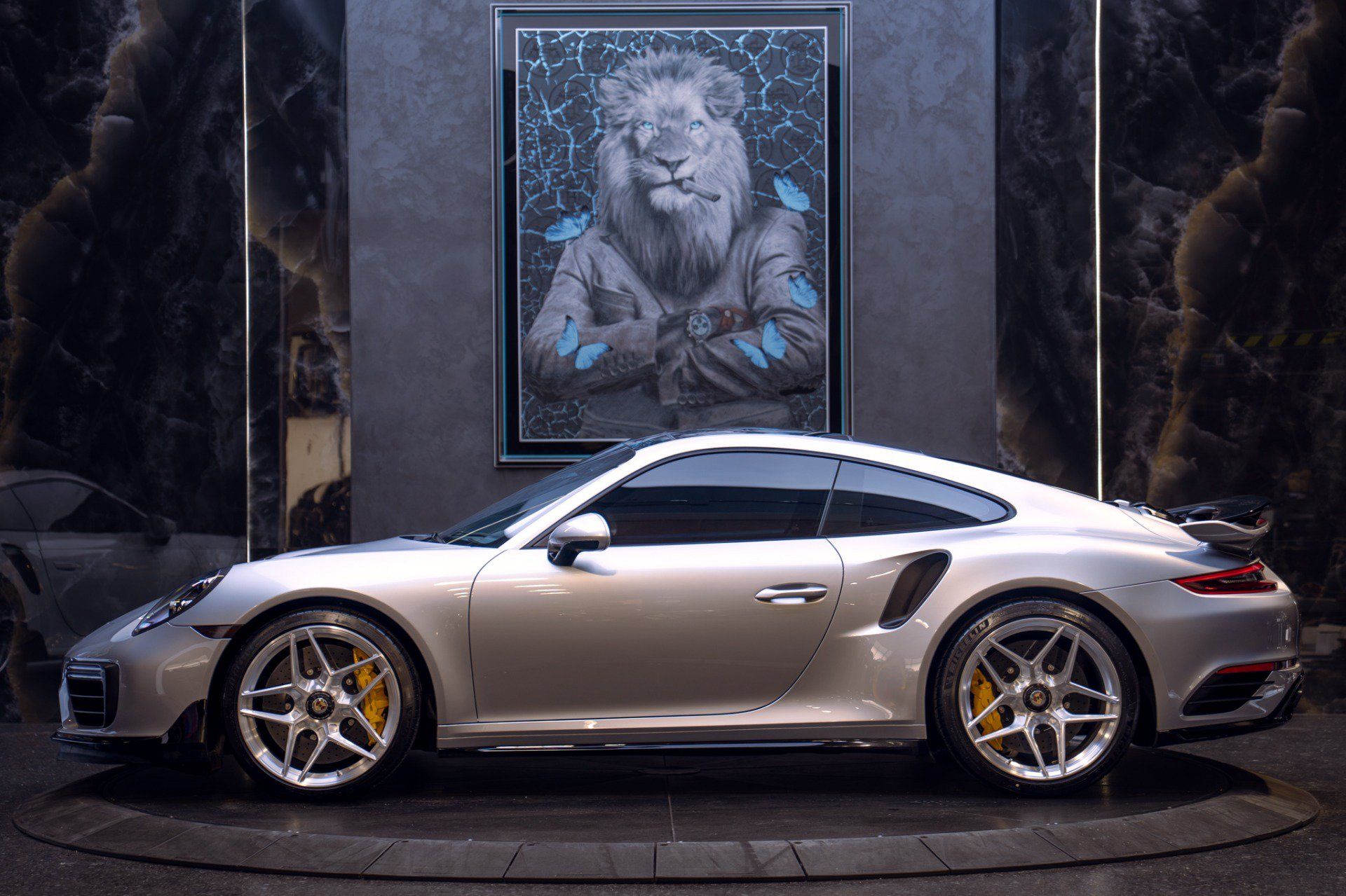 Used 2019 Porsche 911 4 Coupe AWD/4WD image 3