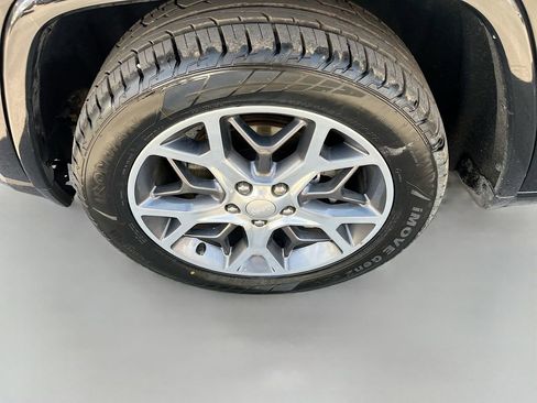 Used 2019 Jeep Grand Cherokee Overland RWD image 31