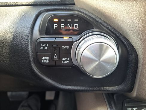 Used 2019 RAM 1500 Laramie AWD/4WD image 16