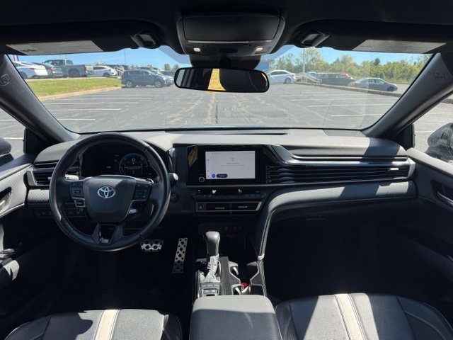 Used 2025 Toyota Camry SE FWD image 17