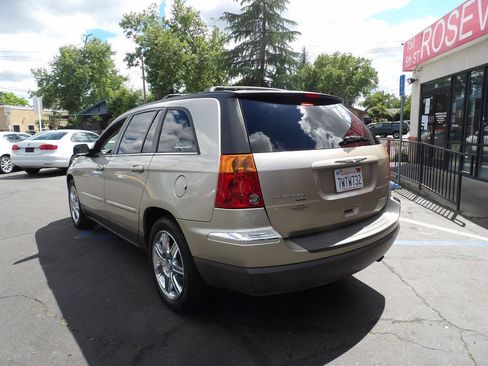 Used 2005 Chrysler Pacifica Touring image 4