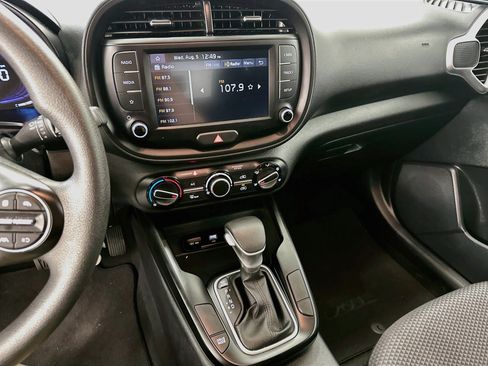 Used 2025 Kia Soul LX w/ LX Technology Package FWD image 25