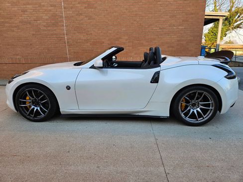 Used 2010 Nissan 370Z Touring w/ Sport Pkg image 27