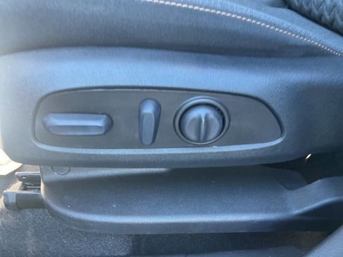 Used 2023 Chevrolet Equinox LT image 20