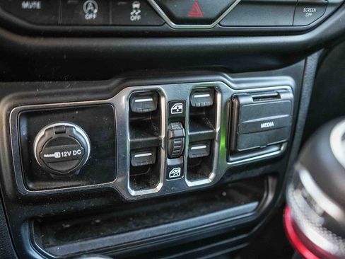 Used 2022 Jeep Wrangler Unlimited Sport AWD/4WD image 19